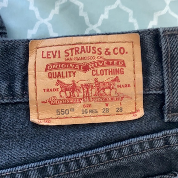 Levi’s 550 Shorts - Picture 3 of 3